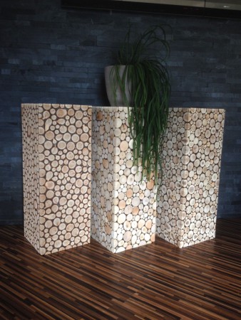 Säulen - Holzscheiben  Maße: 34x34x93cm
